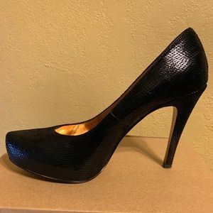 Black BCBG textured pumps; size 11M